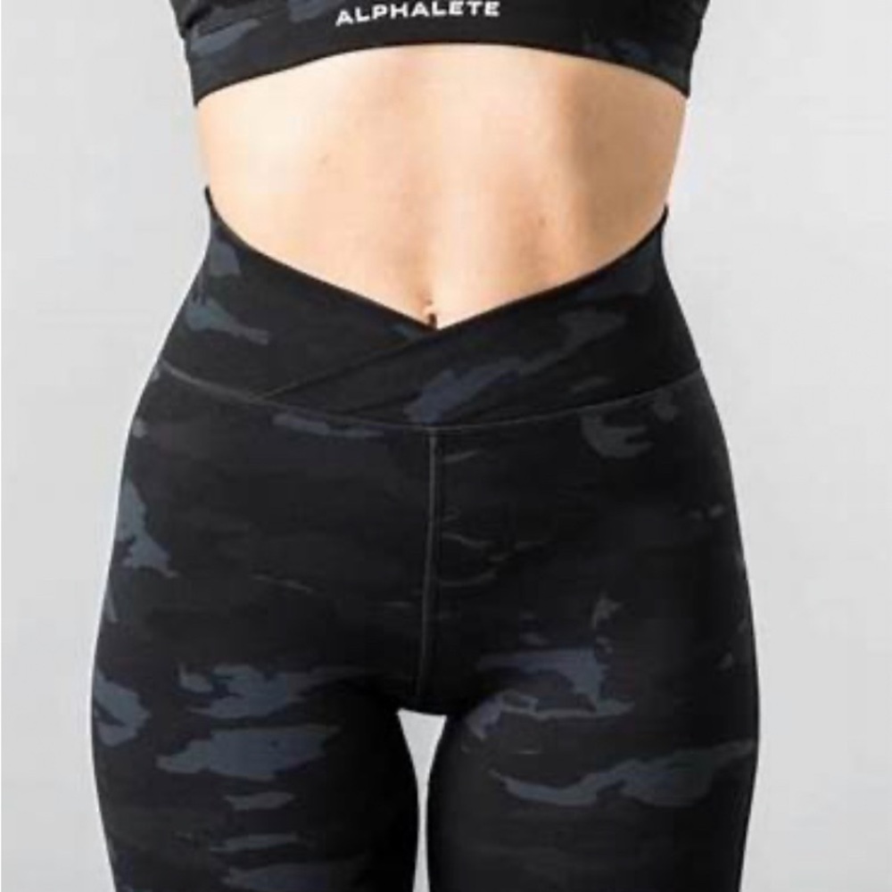 Alphalete black camo V taper leggings size small